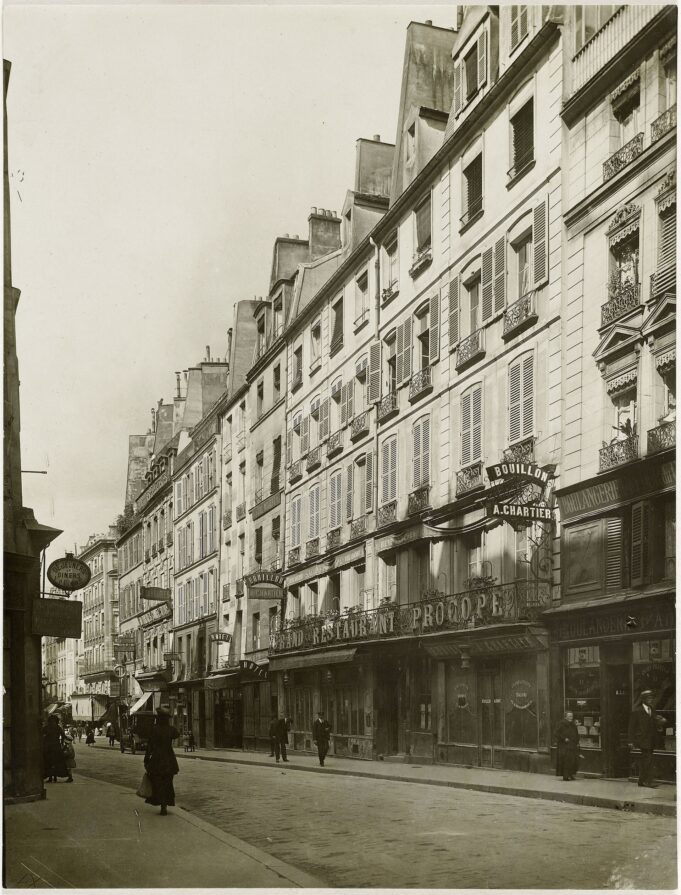 Luxury Paris café experience for affluent travellers