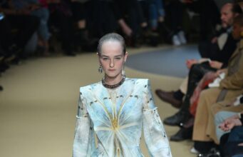 Inside Paris Fashion Week 2026: Dates, Venues & the Luxury Visitor Guide Model Jean Campbell walking an Alexander McQueen runway at Paris Fashion Week