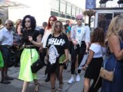 Paris vs New York Fashion Week: Is America Winning the Attention War? Colourful street style crowd outside a New York Fashion Week event