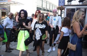 Paris vs New York Fashion Week: Is America Winning the Attention War? Colourful street style crowd outside a New York Fashion Week event