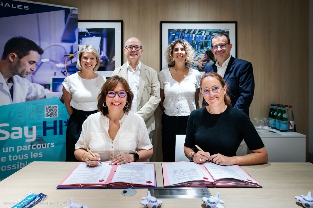 Aviation education partnership illustrating airport and airline career paths in France