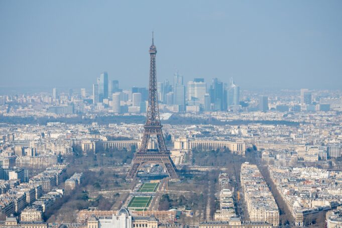 Paris Panorama from the Eiffel Tower to La Défense Paris panorama illustrating the best areas for five-star hotels in Paris