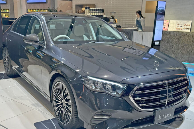 Current-Generation Mercedes E-Class for Private Car Service Private car service in Paris with a current-generation black Mercedes E-Class