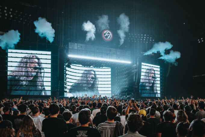 Paris arena concert season 2026 A packed Plenitude Arena during a major live concert in Paris in 2026