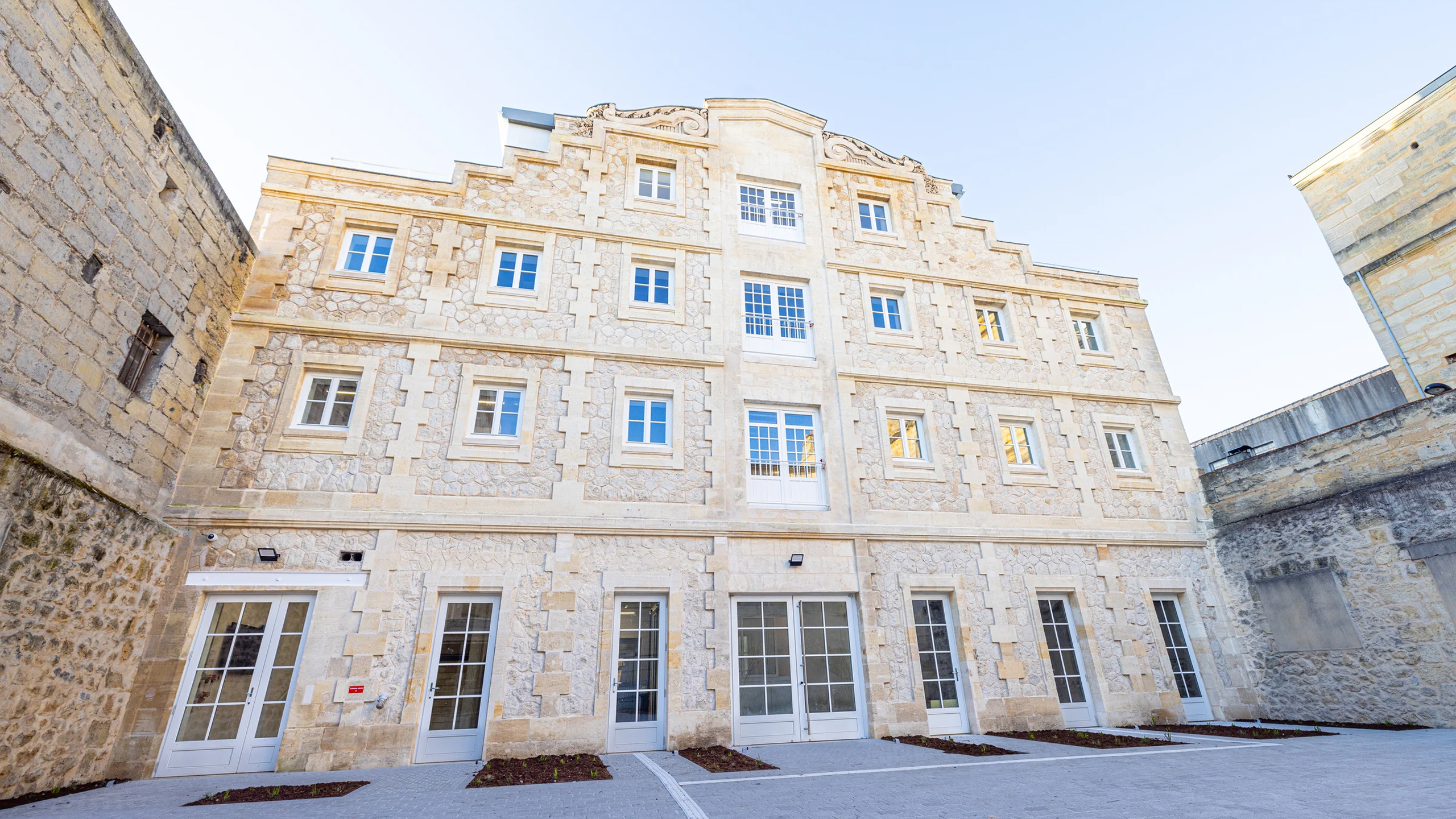 Historic INSEEC Bordeaux campus for tourism and business management studies
