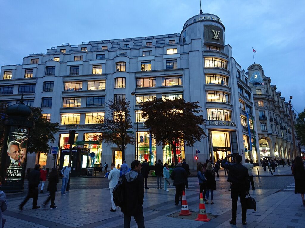 Louis Vuitton Maison at 101 Avenue des Champs-Élysées near the new Paris project