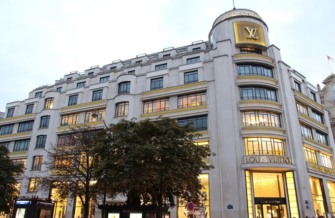 Louis Vuitton Project at 103–111 Champs-Élysées Louis Vuitton Paris project wrapped in a giant silver trunk façade at 103–111 Champs-Élysées