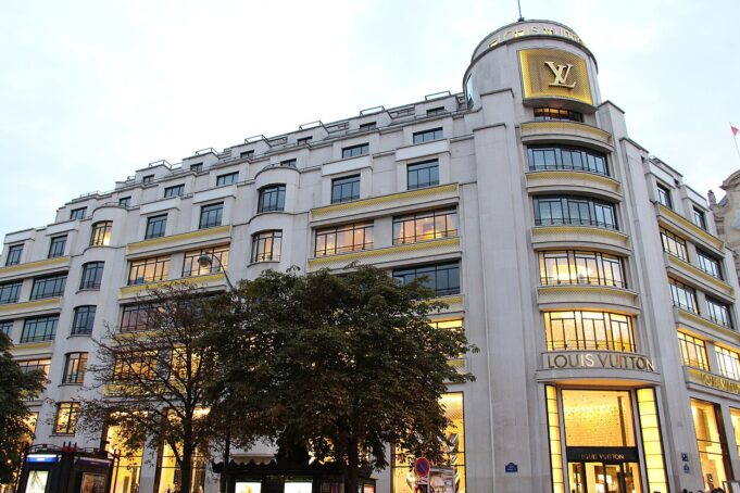Louis Vuitton Project at 103–111 Champs-Élysées Louis Vuitton Paris project wrapped in a giant silver trunk façade at 103–111 Champs-Élysées