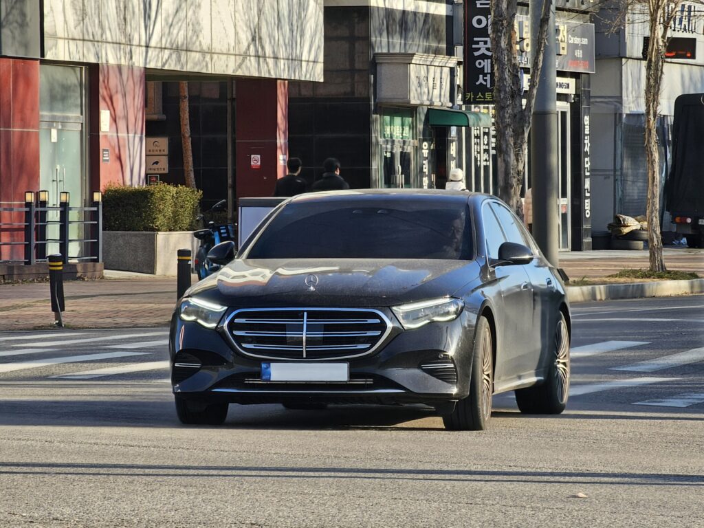 Modern black Mercedes E-Class W214 illustrating premium chauffeur mobility in France