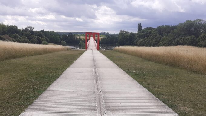 Axe Majeur footbridge in Cergy-Pontoise