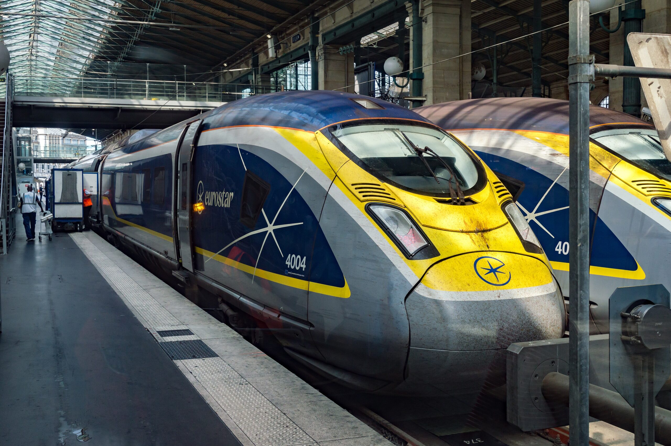 قطارات Eurostar e320 في محطة Gare du Nord بباريس قبل رحلة دولية