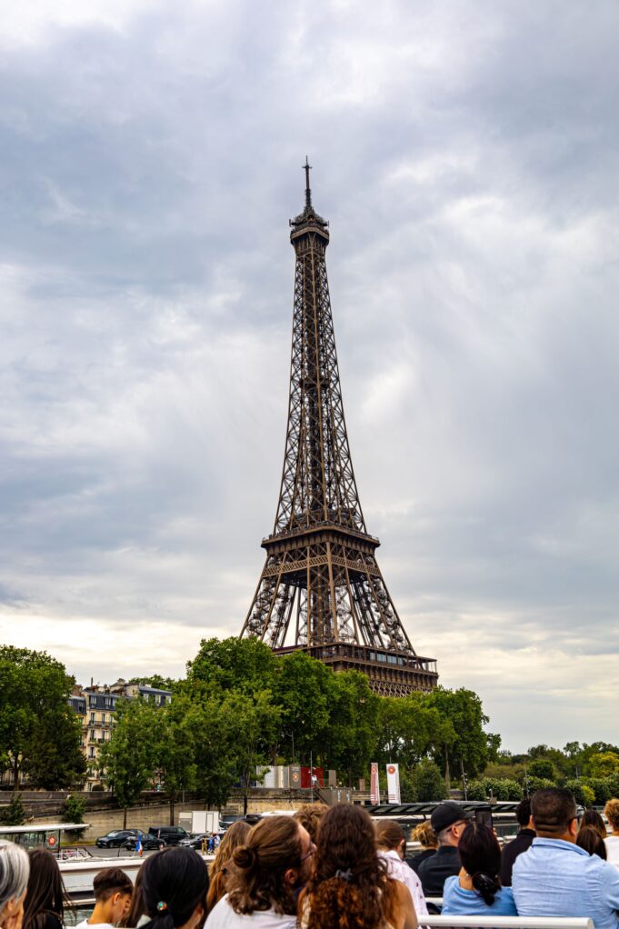 Summer visitors in Paris: an itinerary should leave room for the city to surprise you. Summer visitors in Paris: an itinerary should leave room for the city to surprise you.