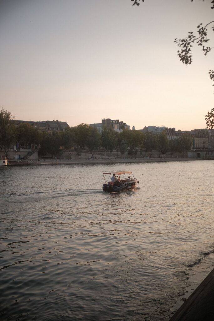 Private boat experience on the Seine at sunset in Paris