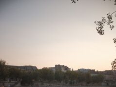 Croisière privée sur la Seine : organiser une célébration romantique à Paris Un bateau sur la Seine au coucher du soleil : le romantisme se prépare, il ne s’improvise pas.