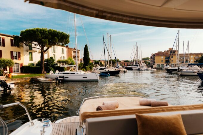 OUISTARS hero — A yacht entering the harbour of Saint-Tropez in 2025 A yacht entering the harbour of Saint-Tropez in 2025