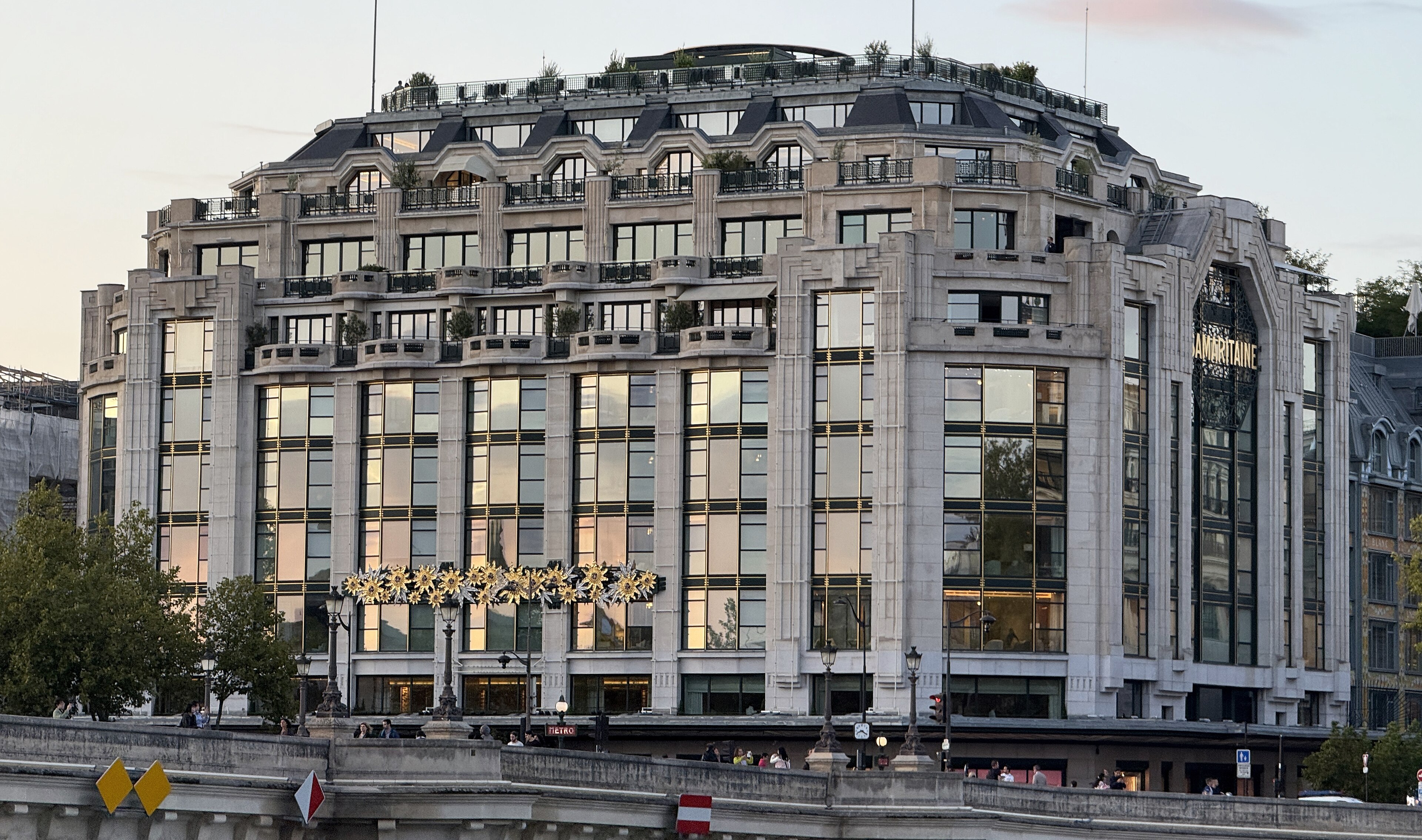 Grand magasin La Samaritaine près du Pont-Neuf au centre de Paris