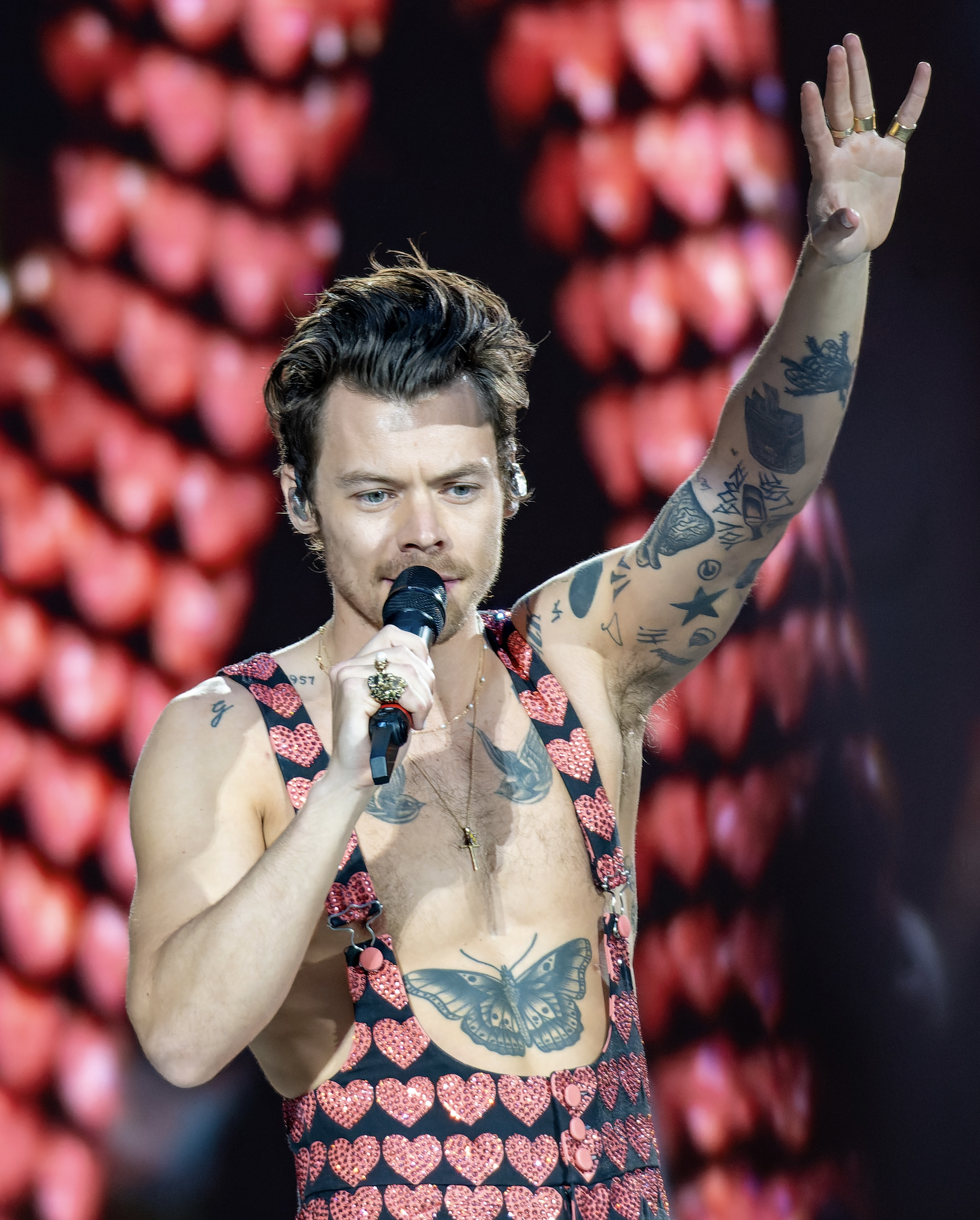 Harry Styles performing live ahead of his four Paris concerts in July 2027