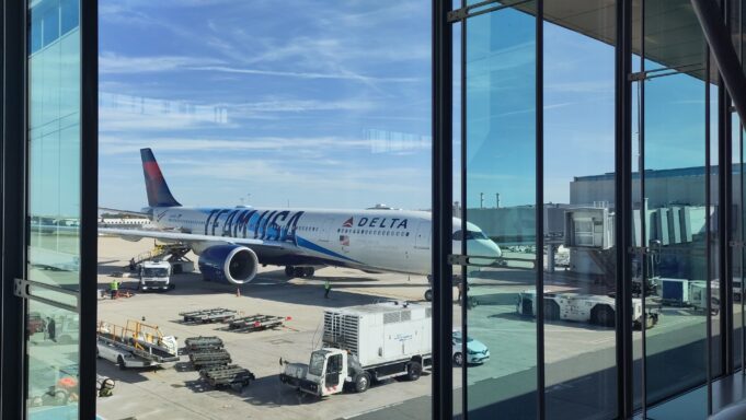 Delta Team USA aircraft at Paris Charles de Gaulle: the American air bridge Delta Air Lines Airbus A330 in Team USA livery at Paris Charles de Gaulle Airport