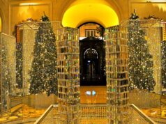 Four Seasons George V : le palace des fleurs et son secret de guerre Hall festif du Four Seasons Hotel George V Paris