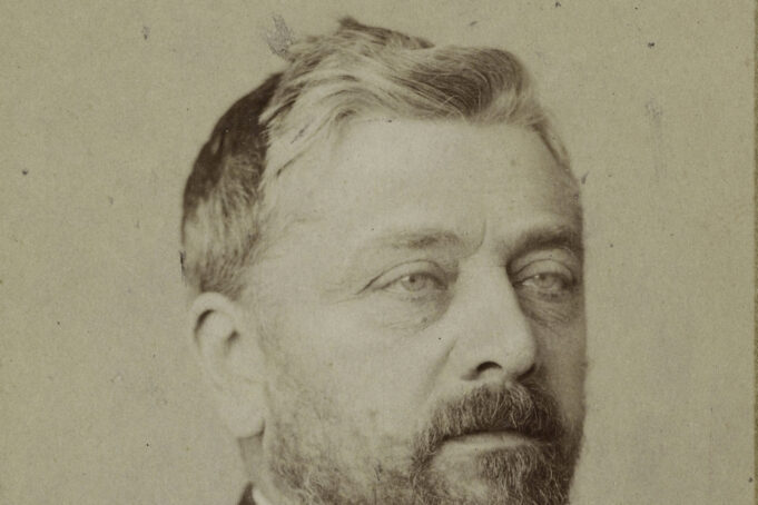 Portrait de Gustave Eiffel par Alphonse Liébert, 1883–1890 — édition éditoriale restaurée Portrait rapproché de Gustave Eiffel photographié par Alphonse Liébert entre 1883 et 1890