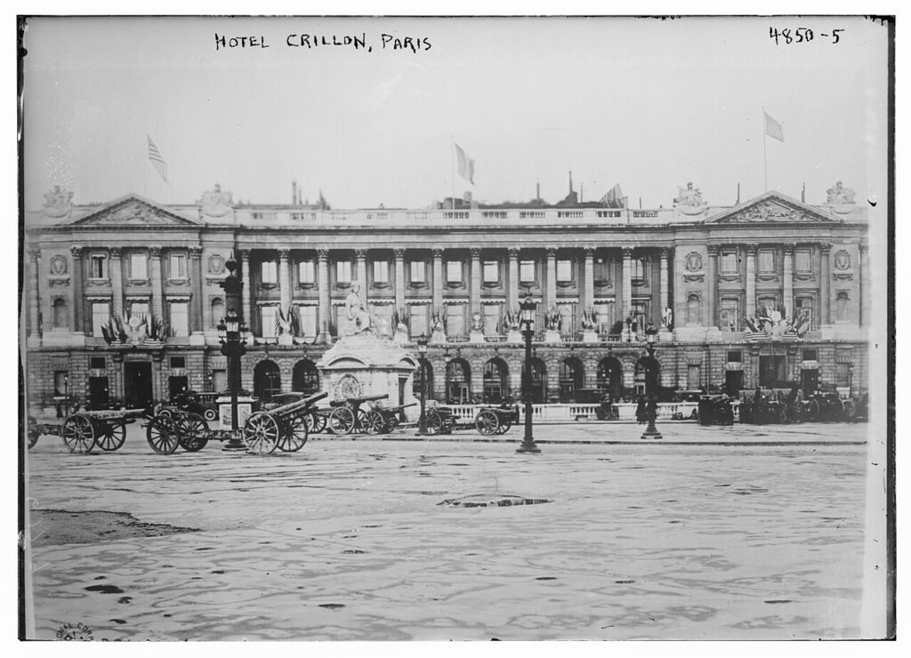 Public-domain 1915 photograph of Hôtel de Crillon facing Place de la Concorde
