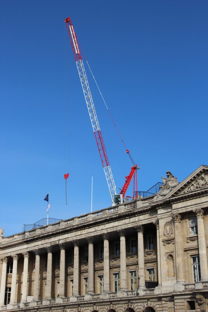 Crane above Hôtel de Crillon during the major 2014 restoration works