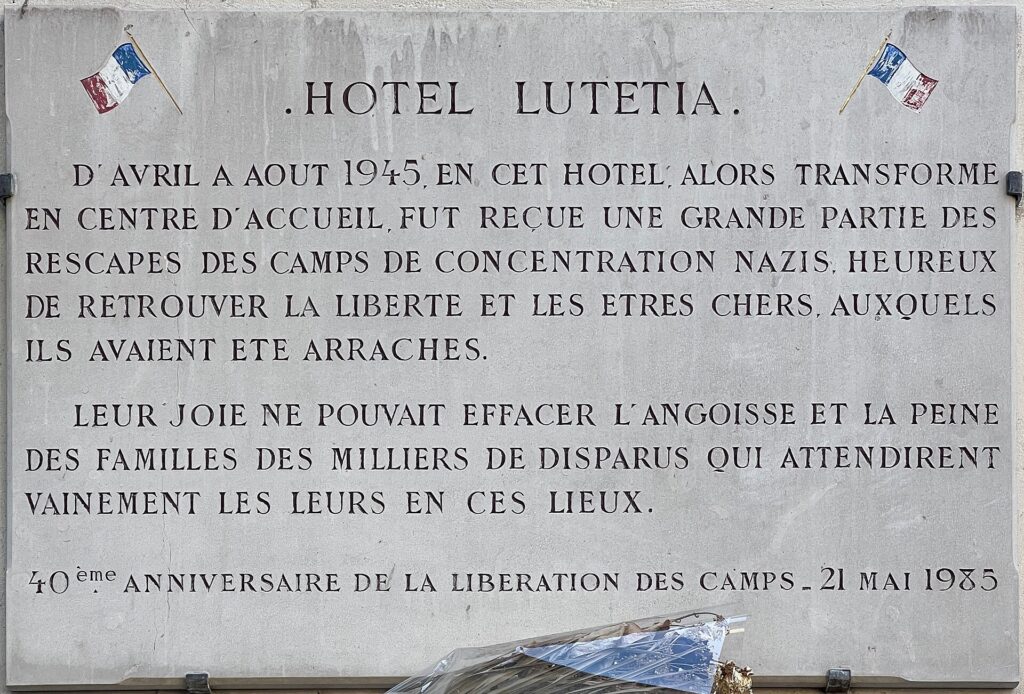 Memorial plaque recalling the return of deportees to Hôtel Lutetia in 1945