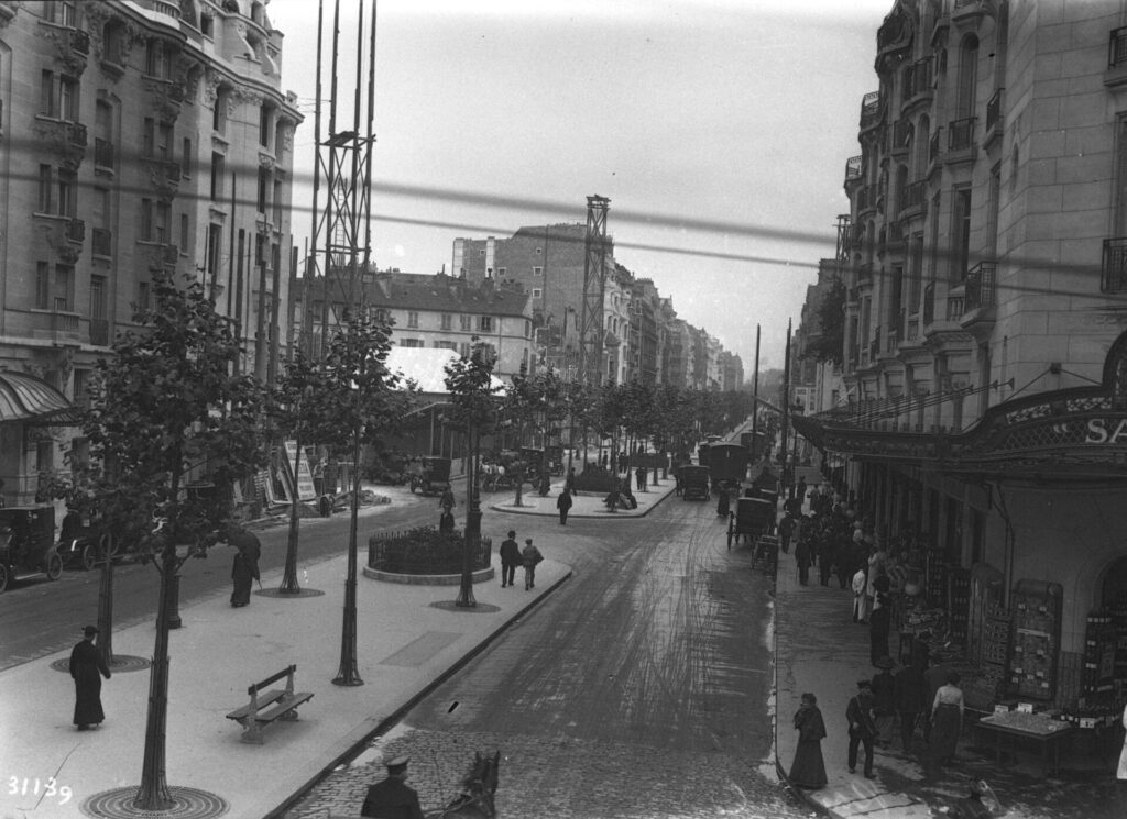 Boulevard Raspail and Hôtel Lutetia in 1913