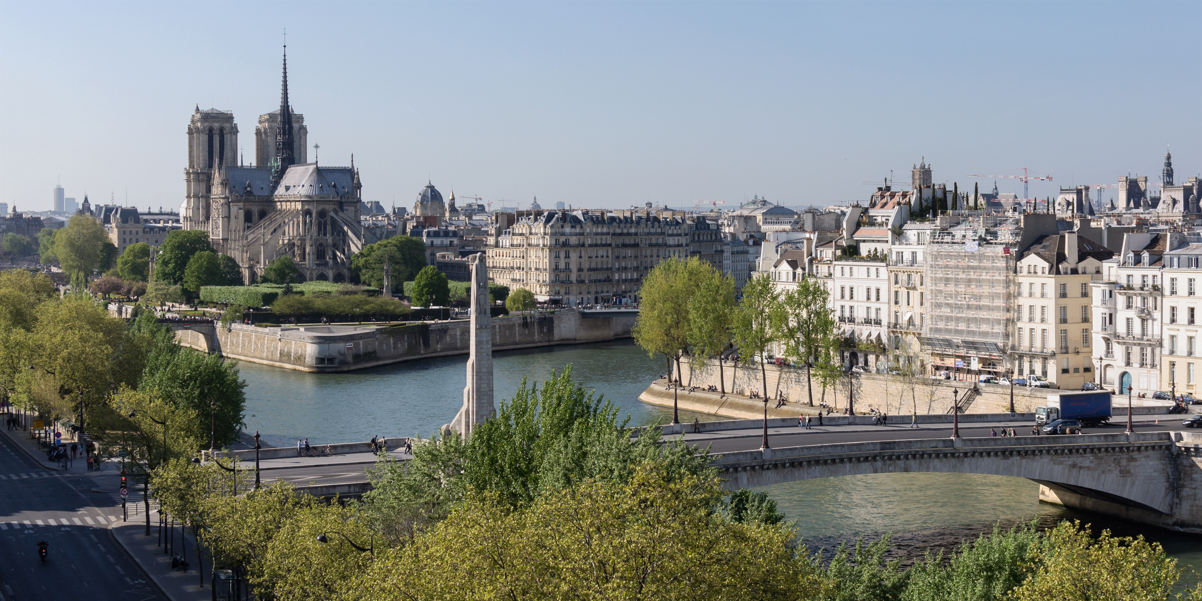 Île de la Cité and Île Saint-Louis viewed from the Institut du monde arabe terrace