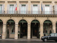 Le Meurice : le palace de Dalí et les dernières heures de Paris occupé Façade du palace Le Meurice, rue de Rivoli à Paris