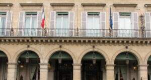 Le Meurice : le palace de Dalí et les dernières heures de Paris occupé Façade du palace Le Meurice, rue de Rivoli à Paris