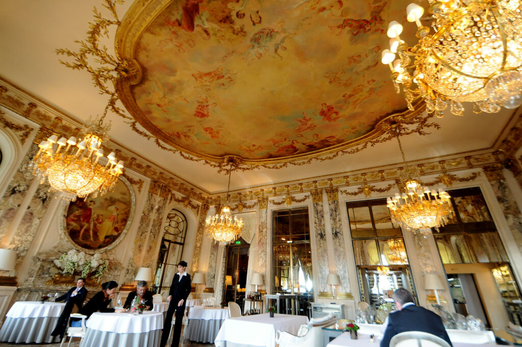 Gilded dining room at Restaurant Le Meurice in Paris