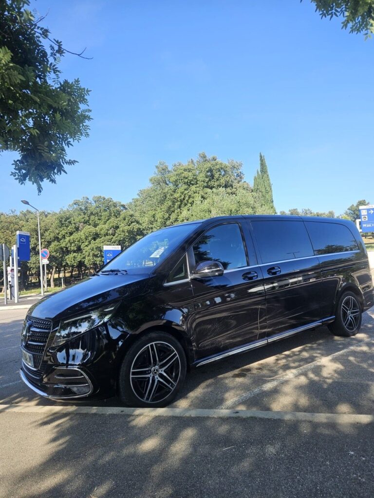 Hotel pickup and airport departure transfer in France