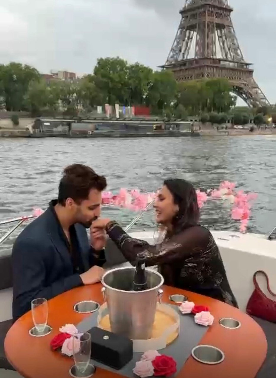 Private romantic celebration on a boat near the Eiffel Tower