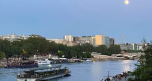 The Seine Never Sleeps: How to Choose the Right Paris River Cruise The Seine at dusk photographed by OUISTARS