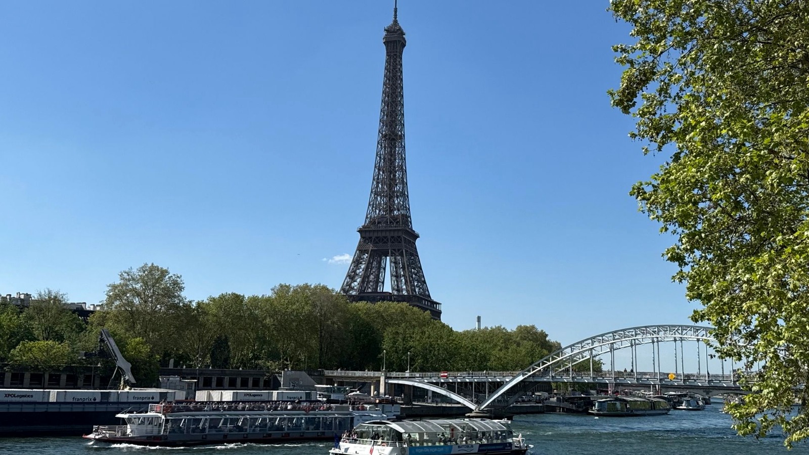 OUISTARS Travel Magazine — PARIS RÉFÉRENCE