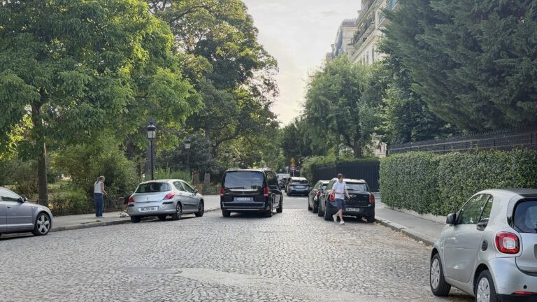 Immeubles résidentiels parisiens face au durcissement européen de la location courte durée
