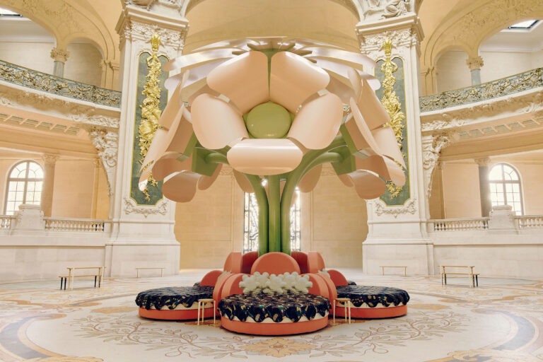 تركيب Le Grand Bouquet من Uchronia داخل Grand Palais خلال Paris Design Week 2026