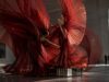 Fashion Week de Paris 2026 sans invitation : directs, événement public et rues à surveiller Two models surrounded by monumental red pleated couture in a Paris gallery