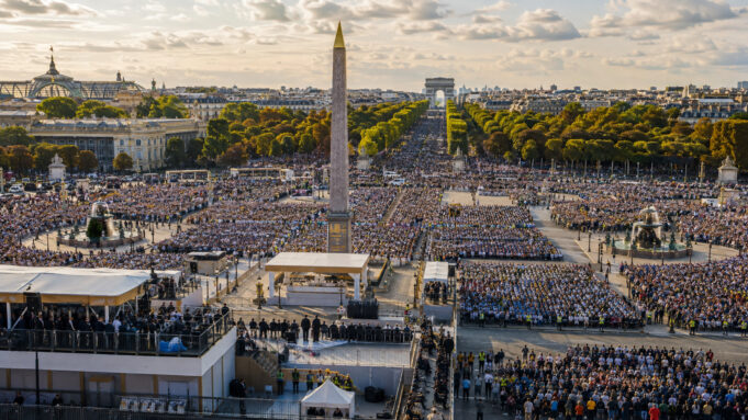 Pope Leo XIV Paris visit and Concorde Mass Editorial illustration of a vast international gathering at Place de la Concorde for Pope Leo XIV’s Paris visit