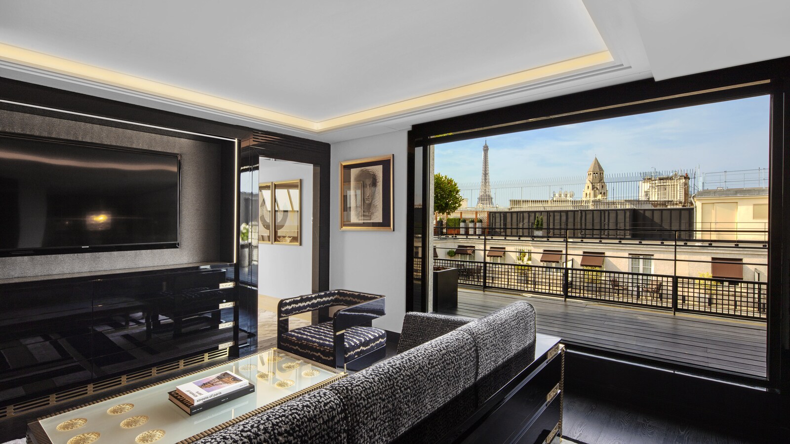 The Lalique Suite designed by Patrick Hellmann at Prince de Galles Paris