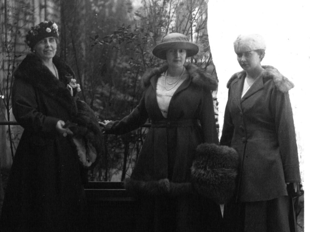 Queen Marie of Romania and her daughters at Ritz Paris in 1919
