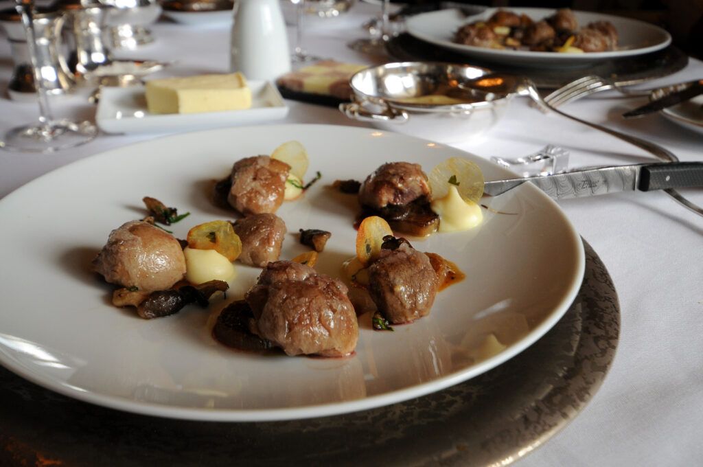 Salle dorée du Restaurant Le Meurice à Paris