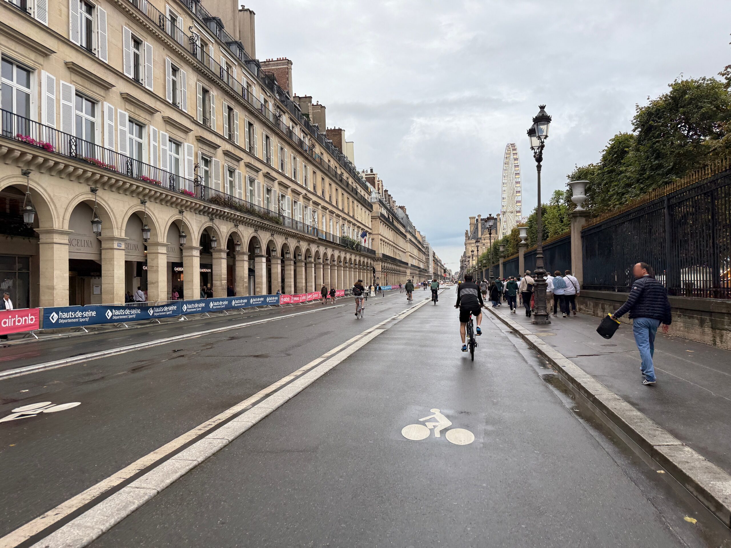 Rue de Rivoli arcades, pedestrians and cycle lane beside the Tuileries in 2025