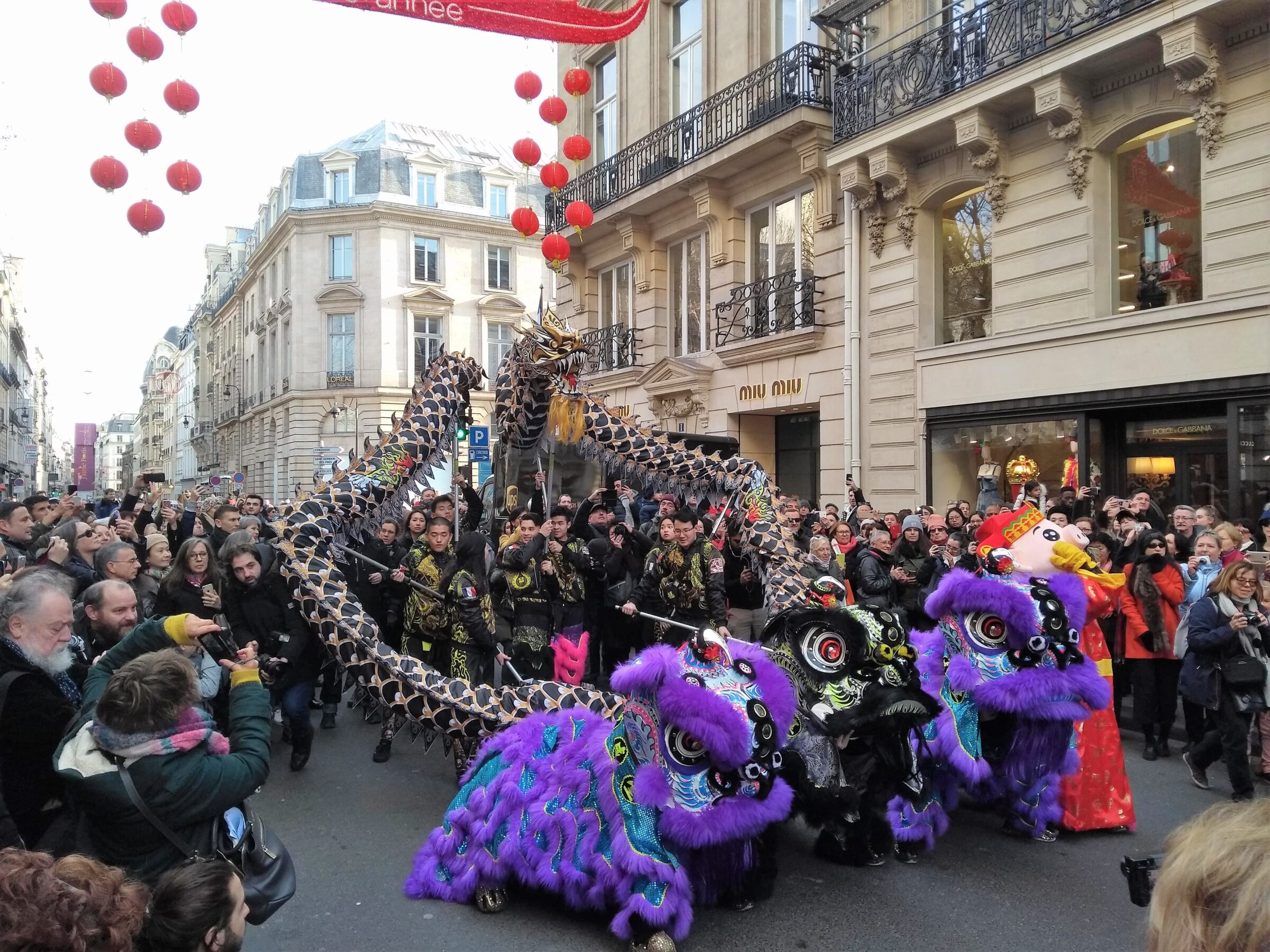 Colourful Chinese New Year crowd with lion dancers and dragon on Faubourg Saint-Honoré in 2019