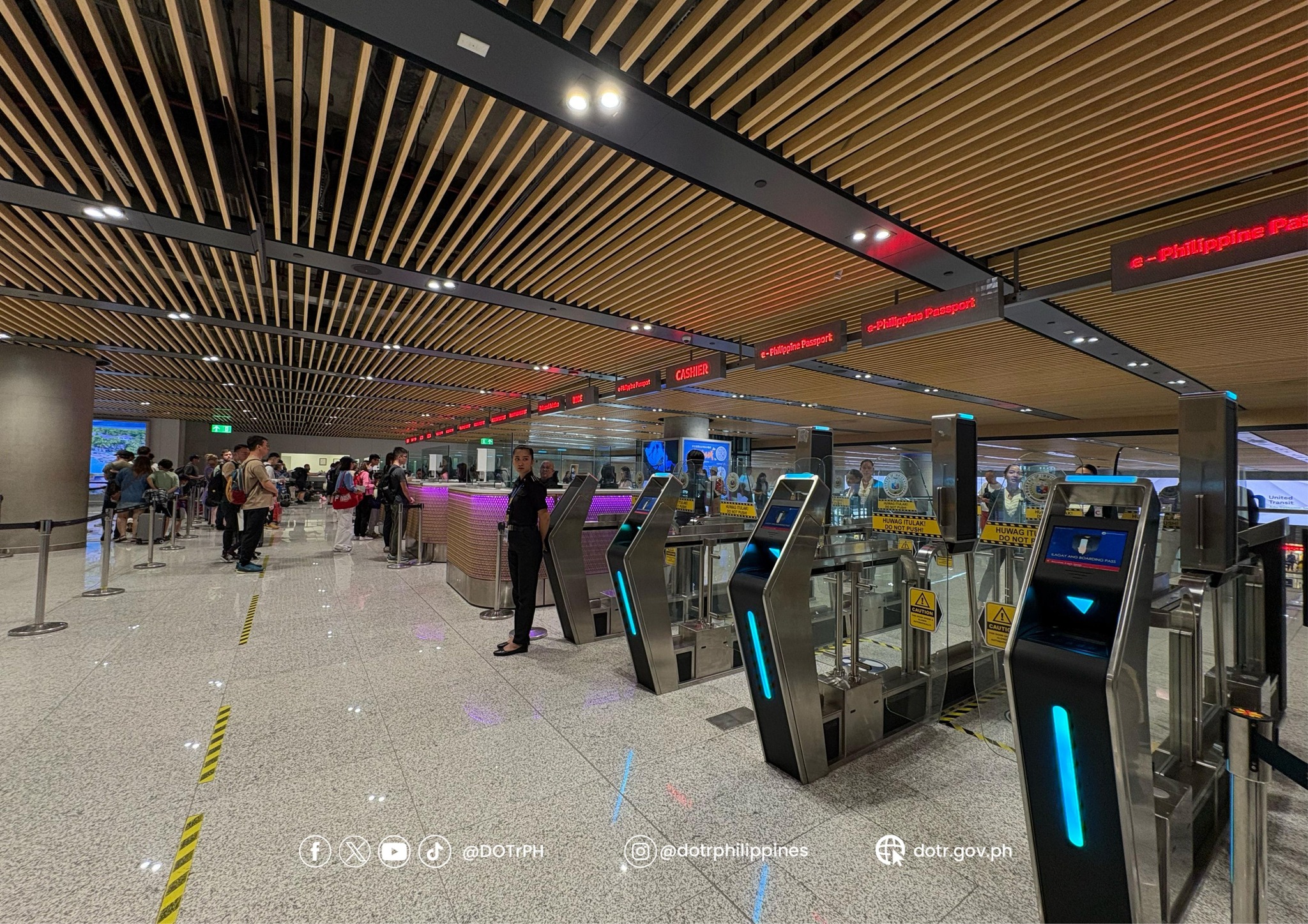 Sas automatisés de contrôle aux frontières à l’aéroport international de Mactan–Cebu en 2025.