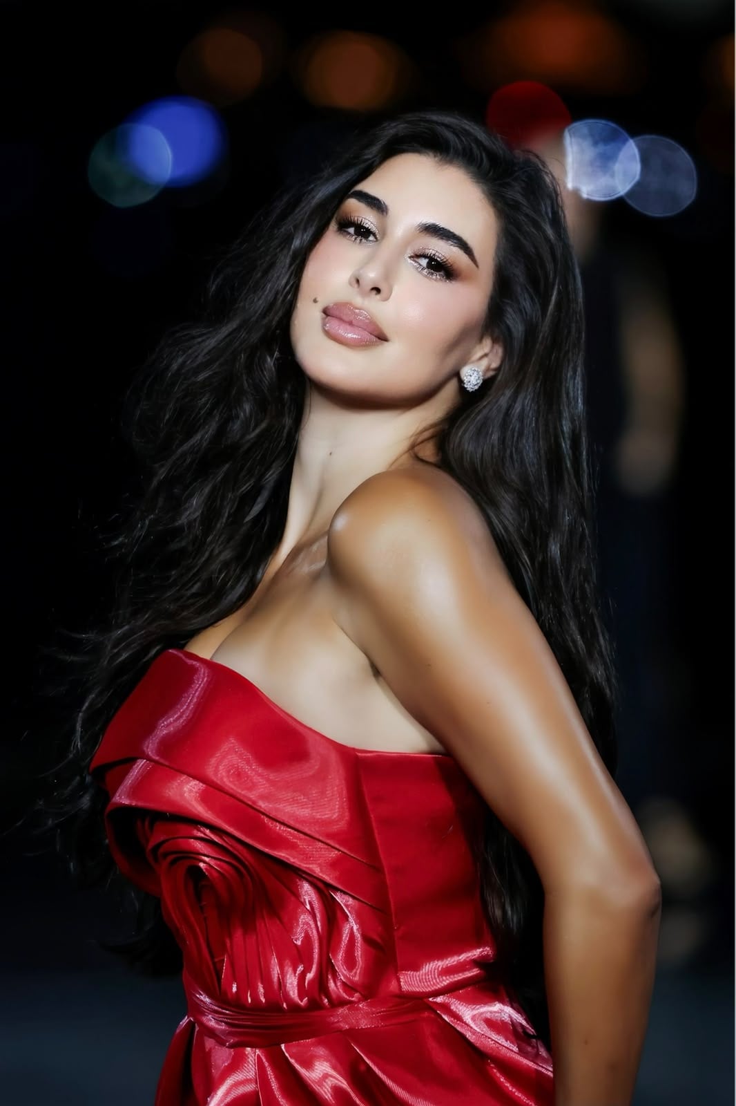 Close portrait of Yasmine Sabri in the red dress at L'Oréal Paris 2026