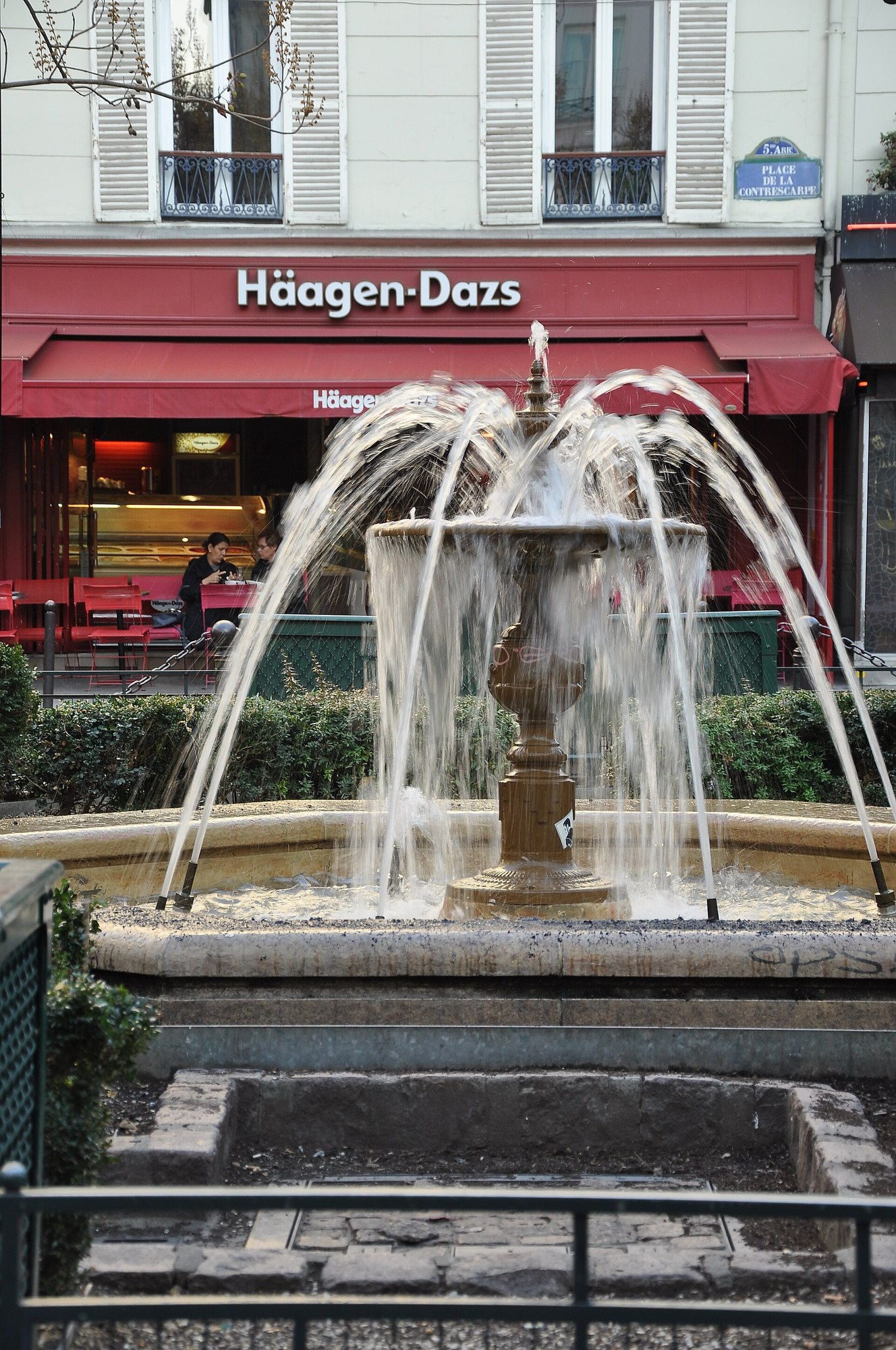 Fountain and cafés on Place de la Contrescarpe beside Rue Mouffetard