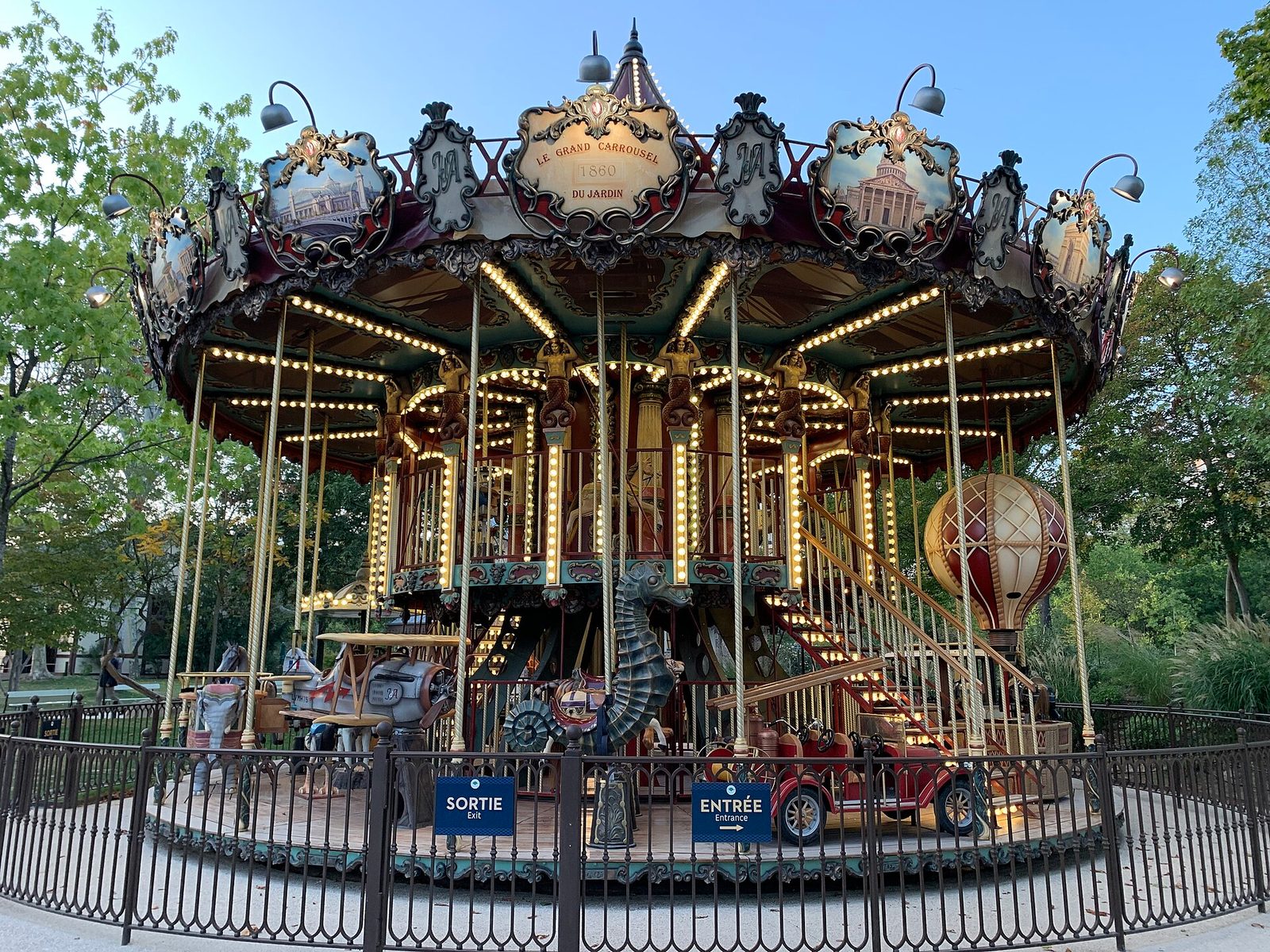 Jules Verne-inspired carousel — Jardin d’Acclimatation