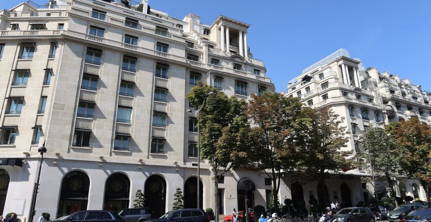 Façade de Four Seasons Hotel George V, Paris — avenue George V, Triangle d’Or